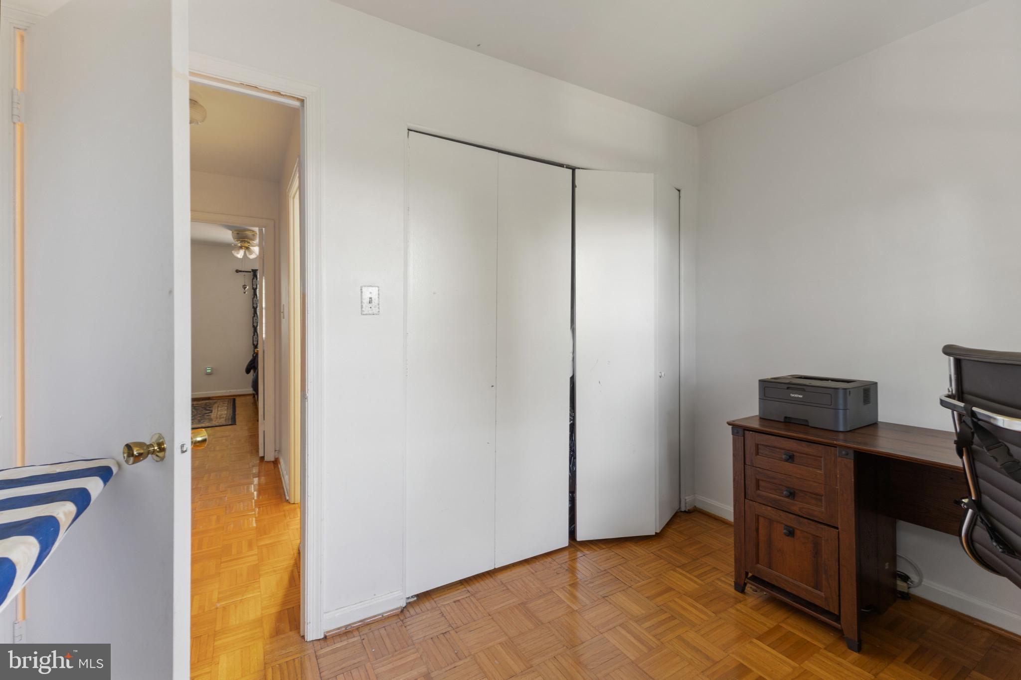 LONDON TOWNE - Residential