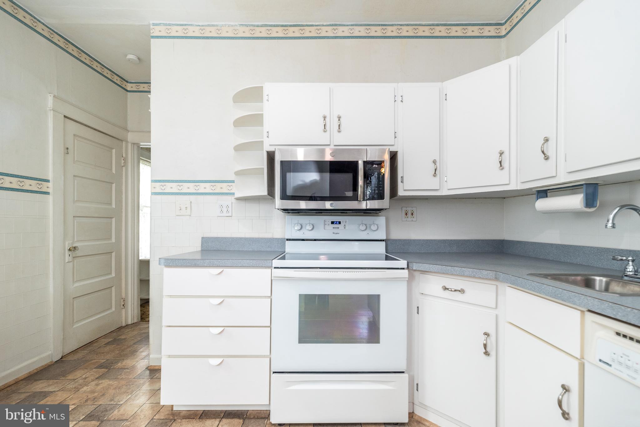 HEADLEY MANOR - Residential