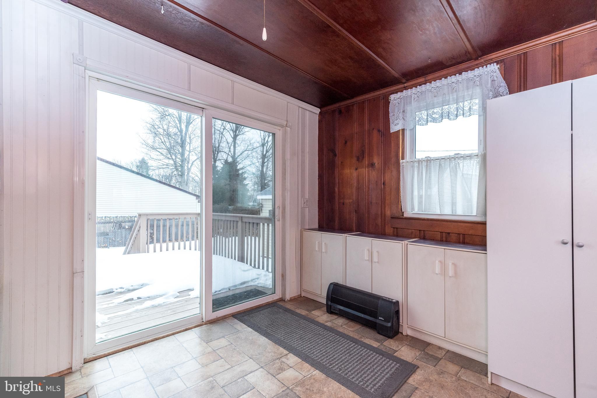 HEADLEY MANOR - Residential