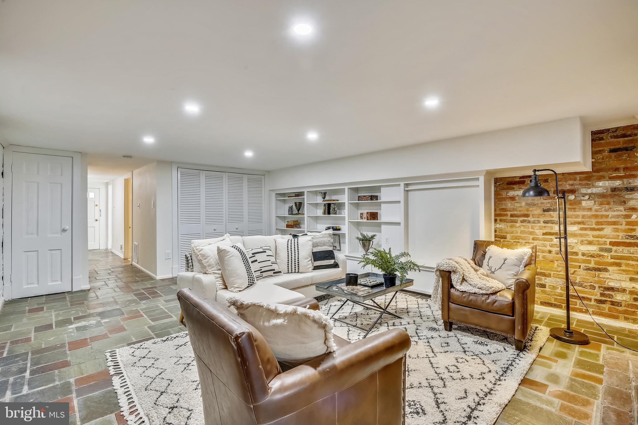 OLD TOWN ALEXANDRIA - Residential