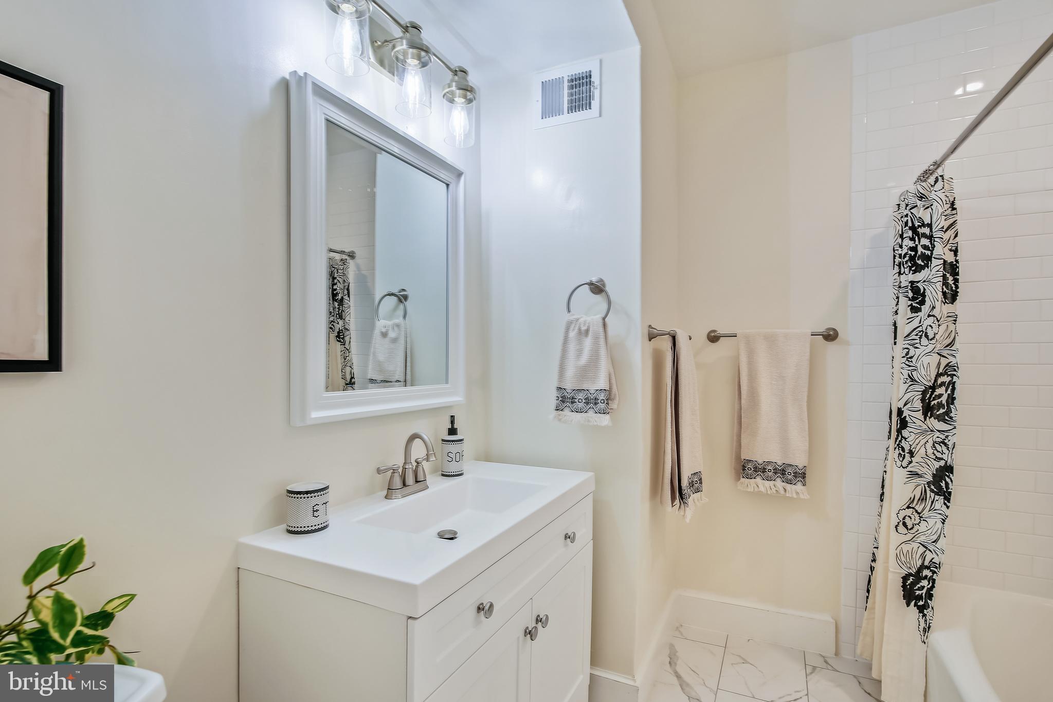 OLD TOWN ALEXANDRIA - Residential