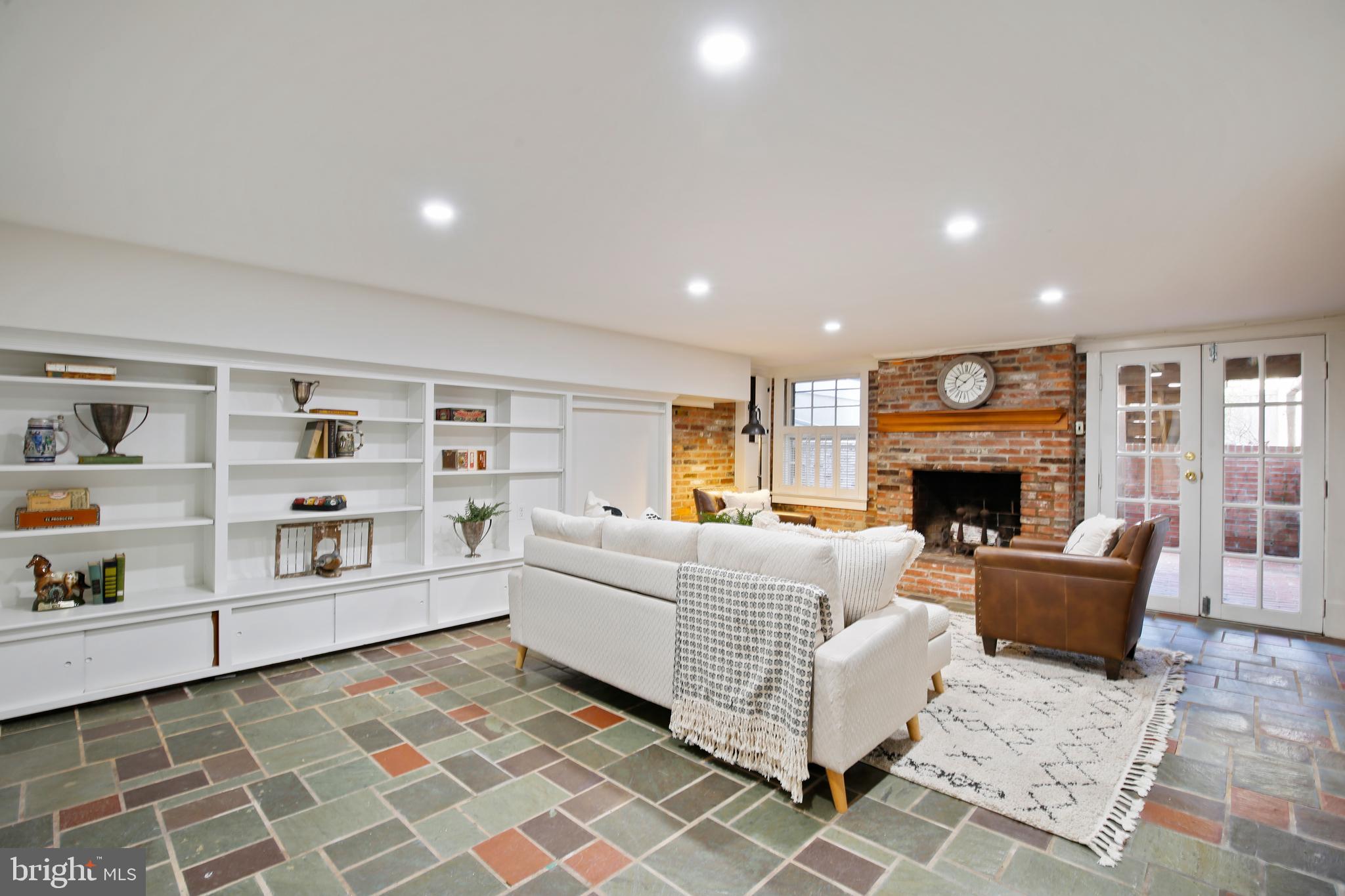 OLD TOWN ALEXANDRIA - Residential