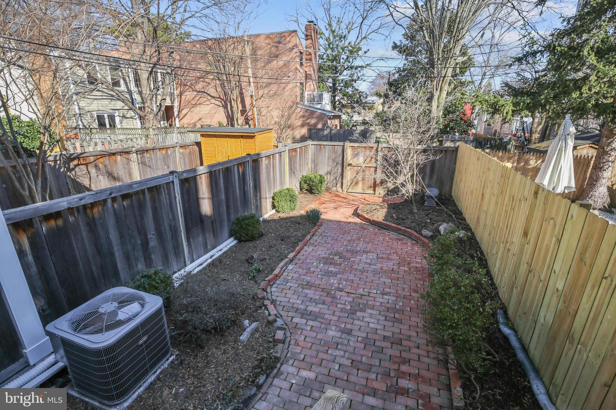 OLD TOWN ALEXANDRIA - Residential