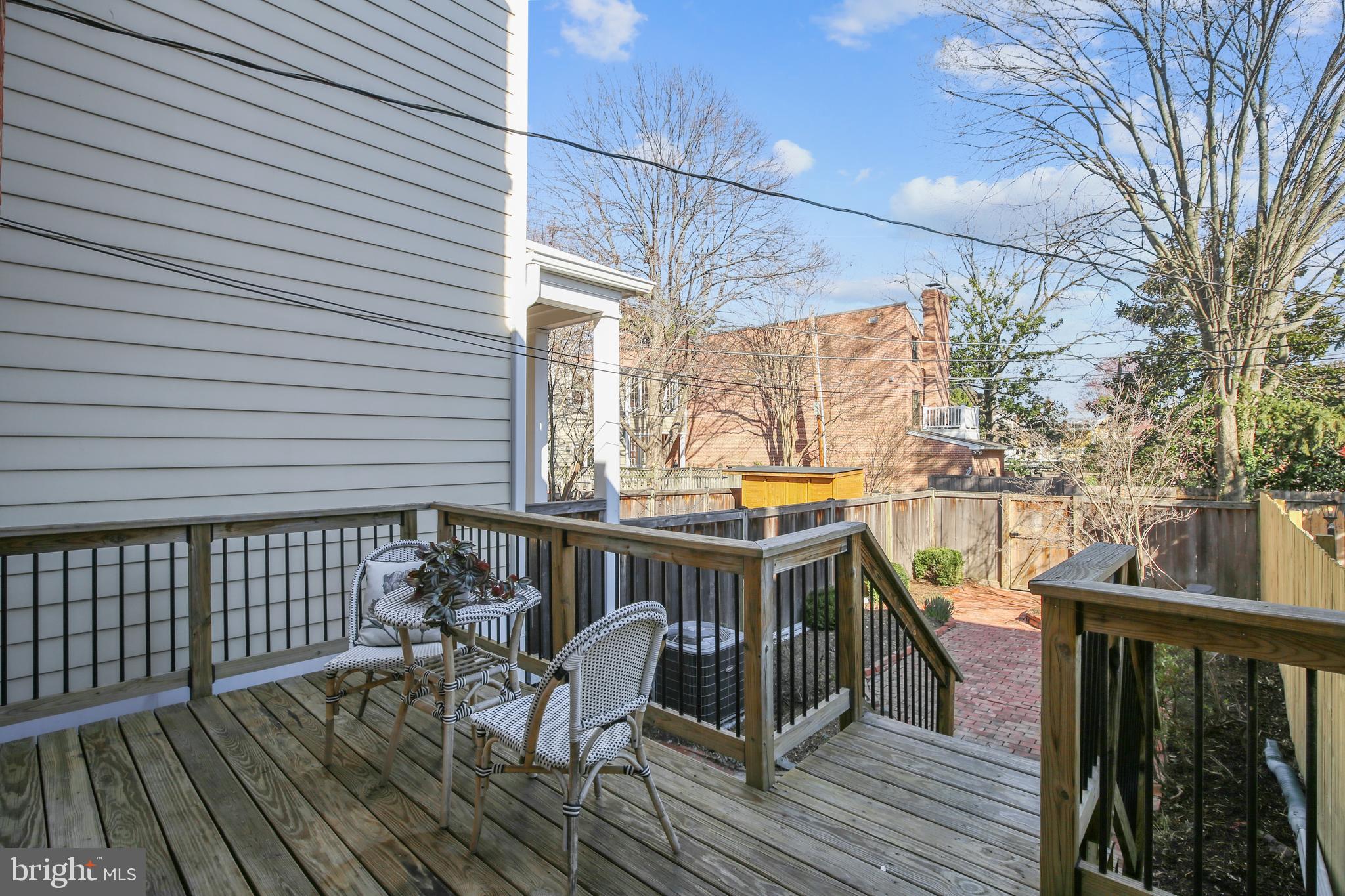 OLD TOWN ALEXANDRIA - Residential