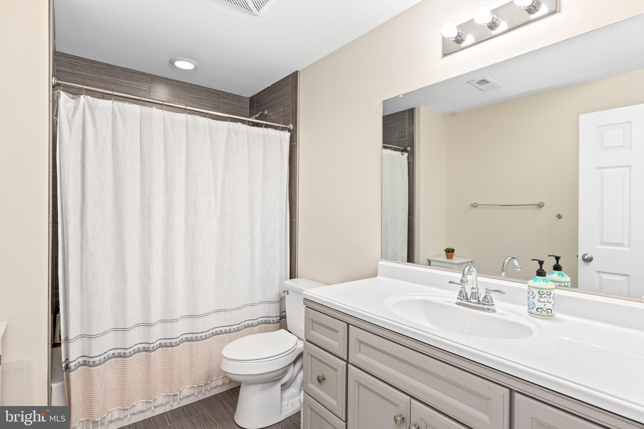 EAGLES POINTE - Residential