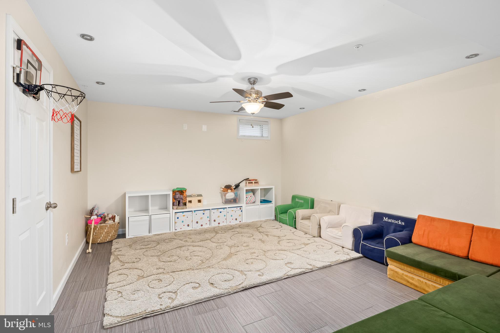 EAGLES POINTE - Residential