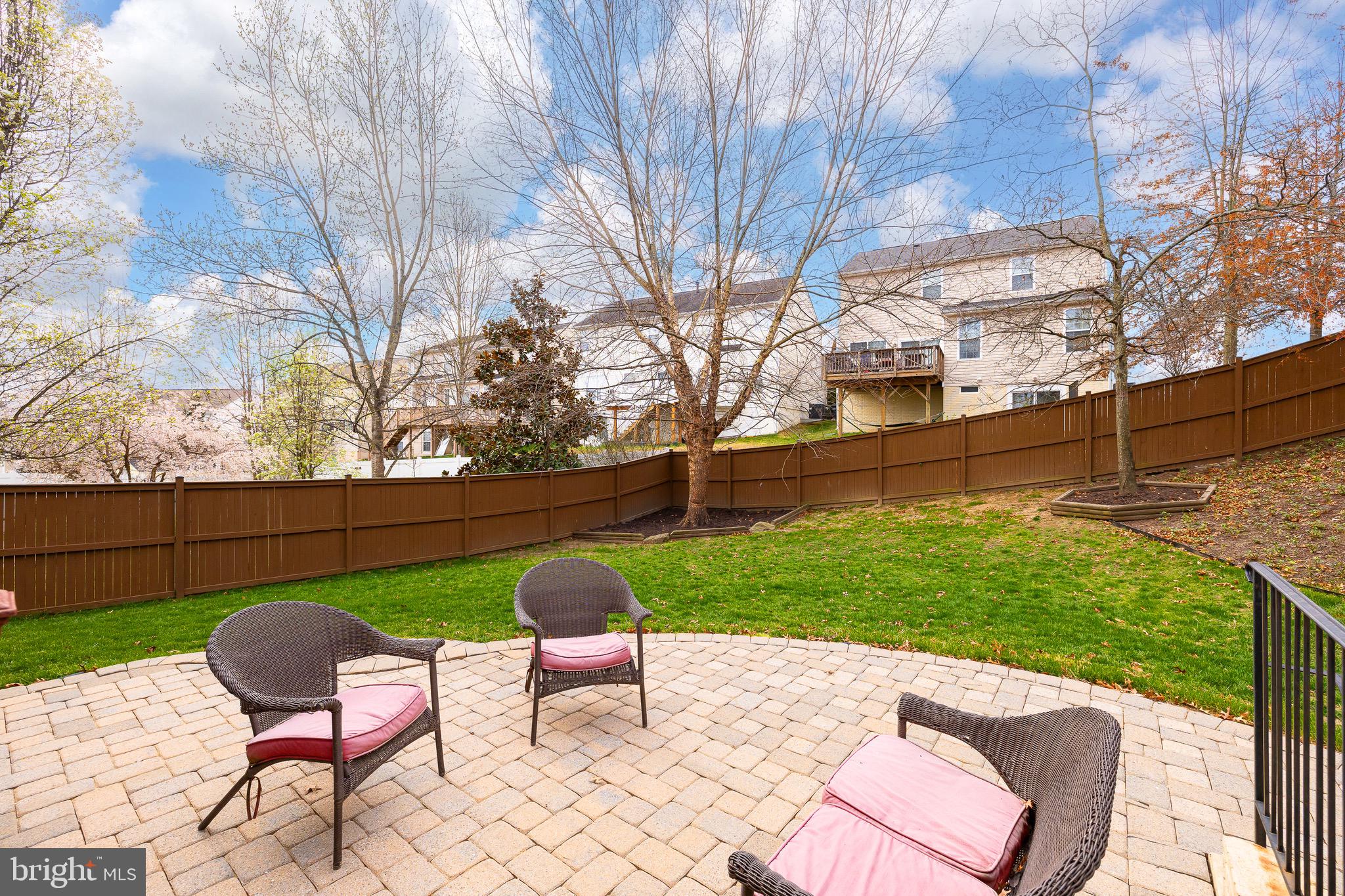 EAGLES POINTE - Residential