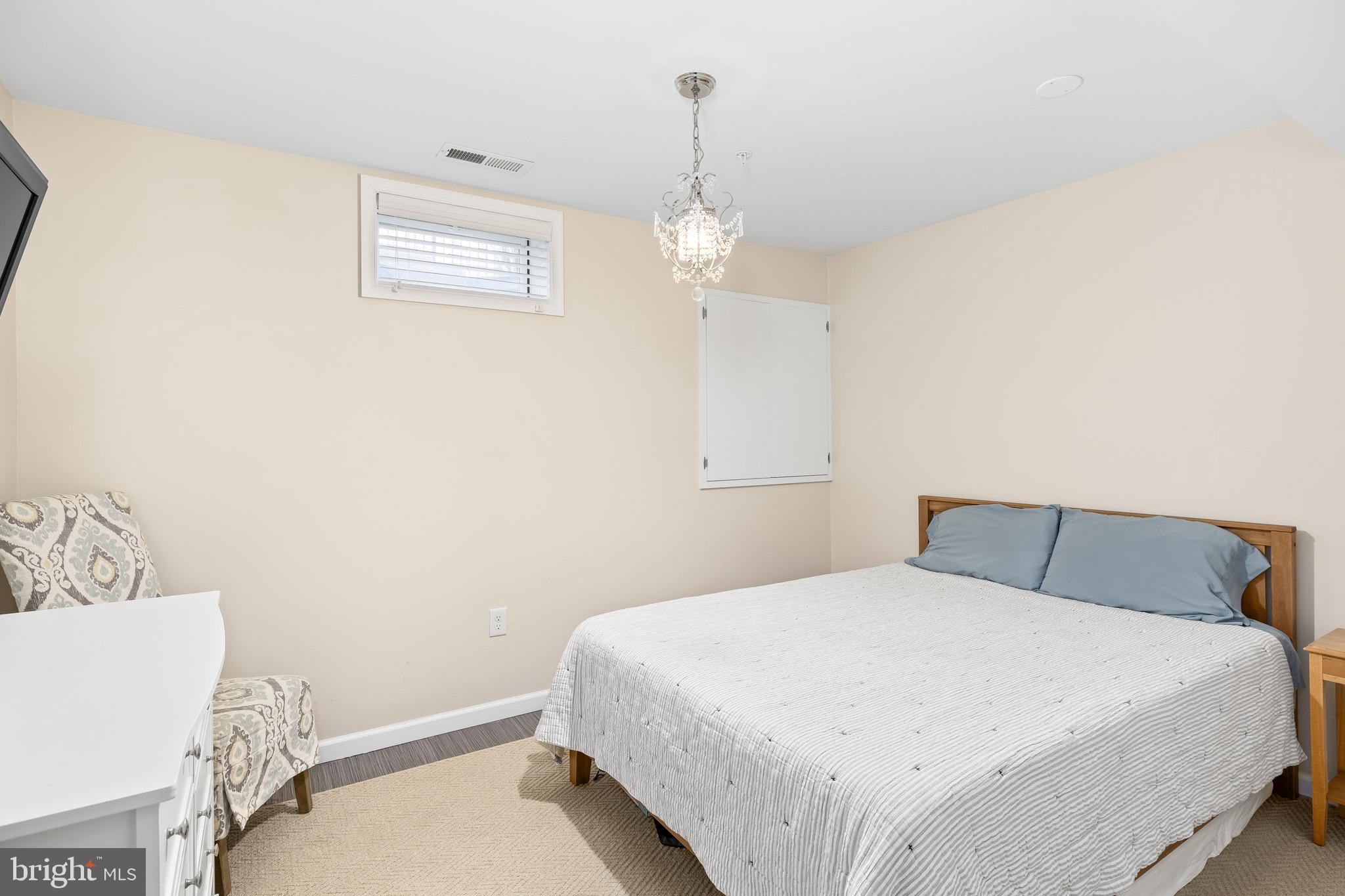 EAGLES POINTE - Residential