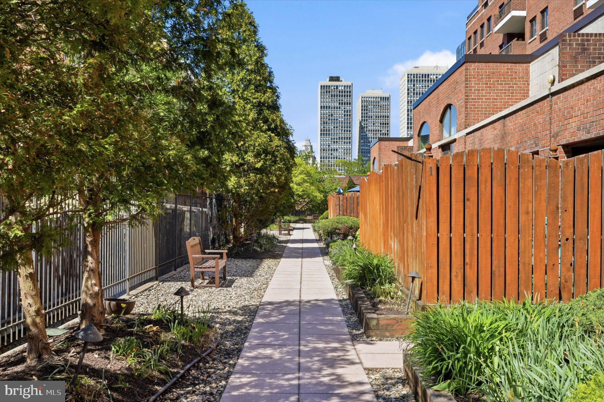 SOCIETY HILL - Residential