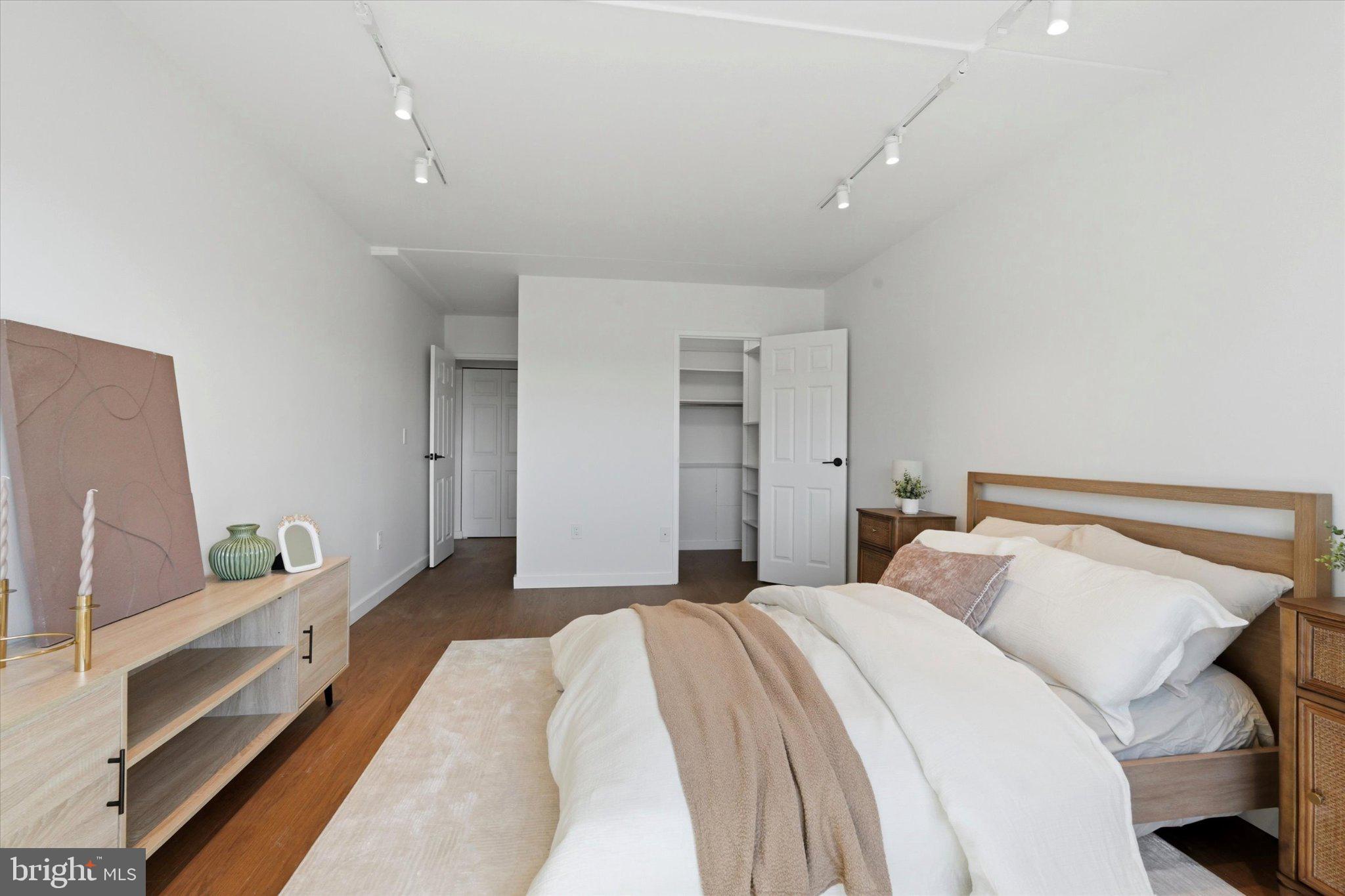 SOCIETY HILL - Residential