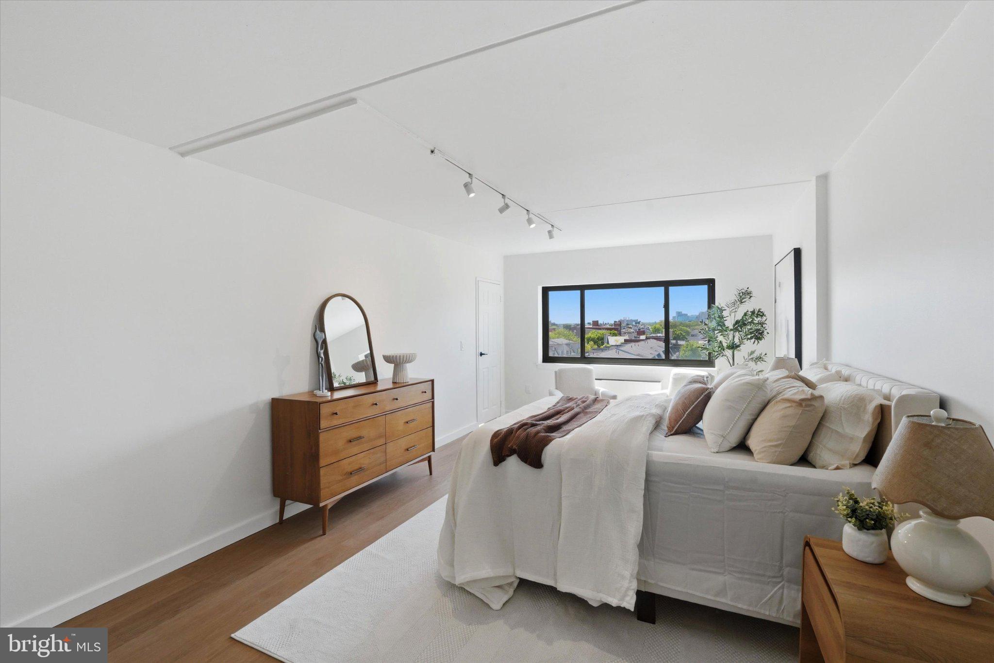 SOCIETY HILL - Residential