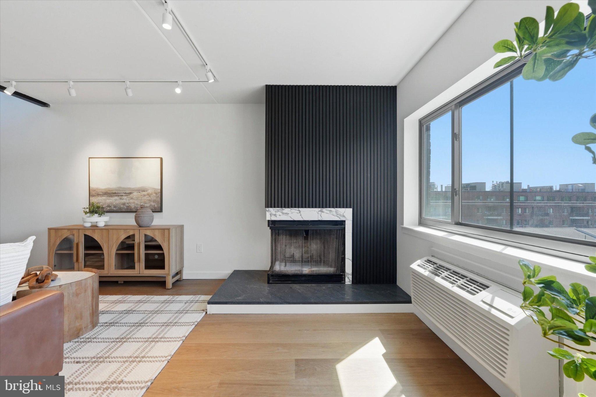 SOCIETY HILL - Residential
