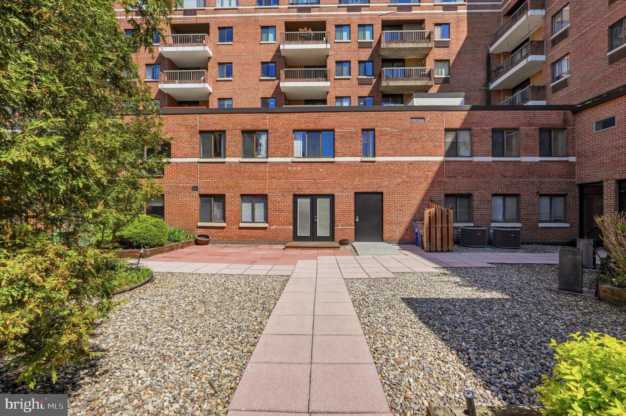 SOCIETY HILL - Residential
