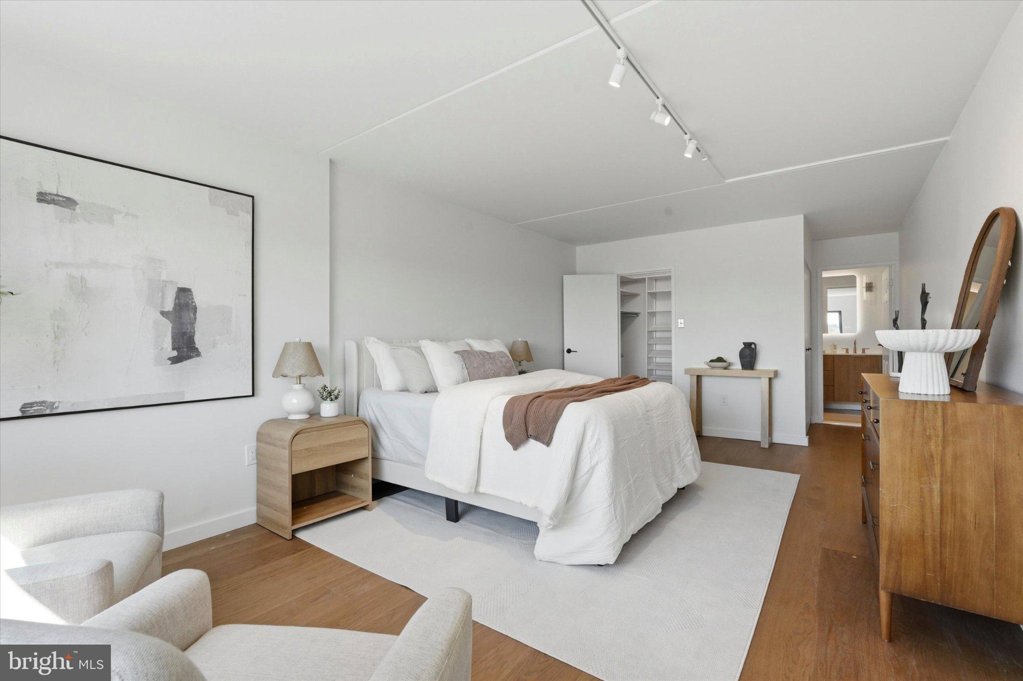 SOCIETY HILL - Residential
