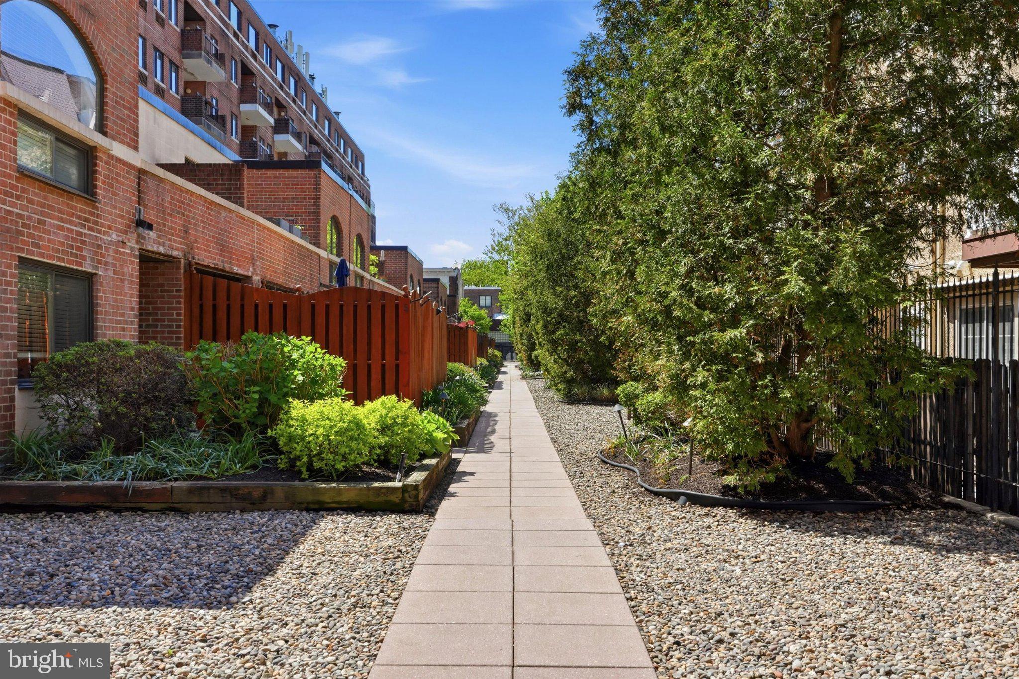 SOCIETY HILL - Residential