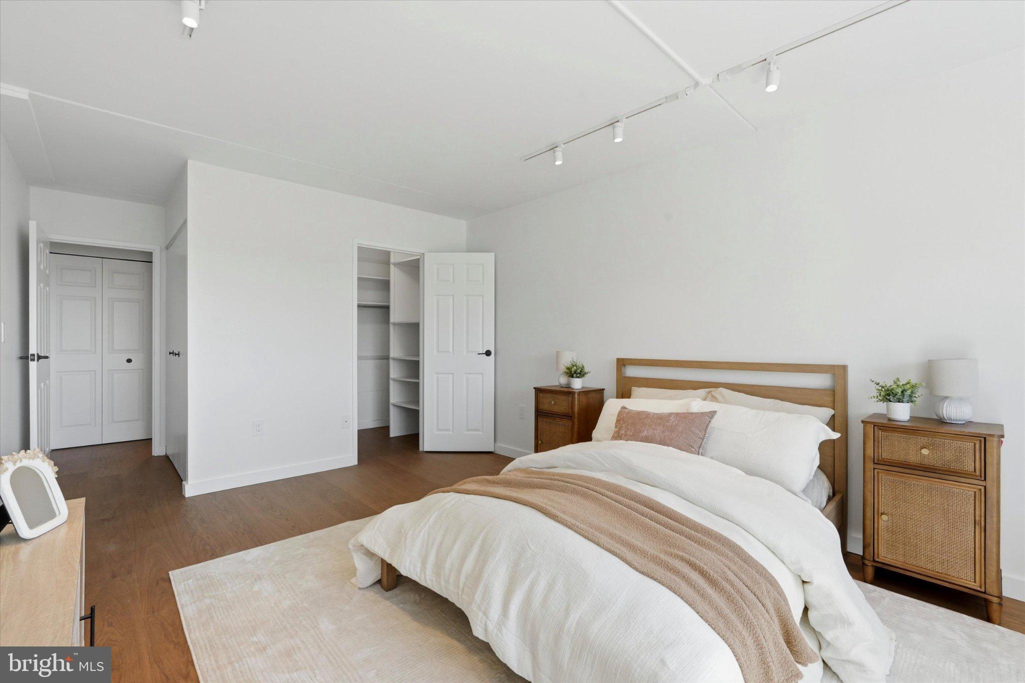SOCIETY HILL - Residential