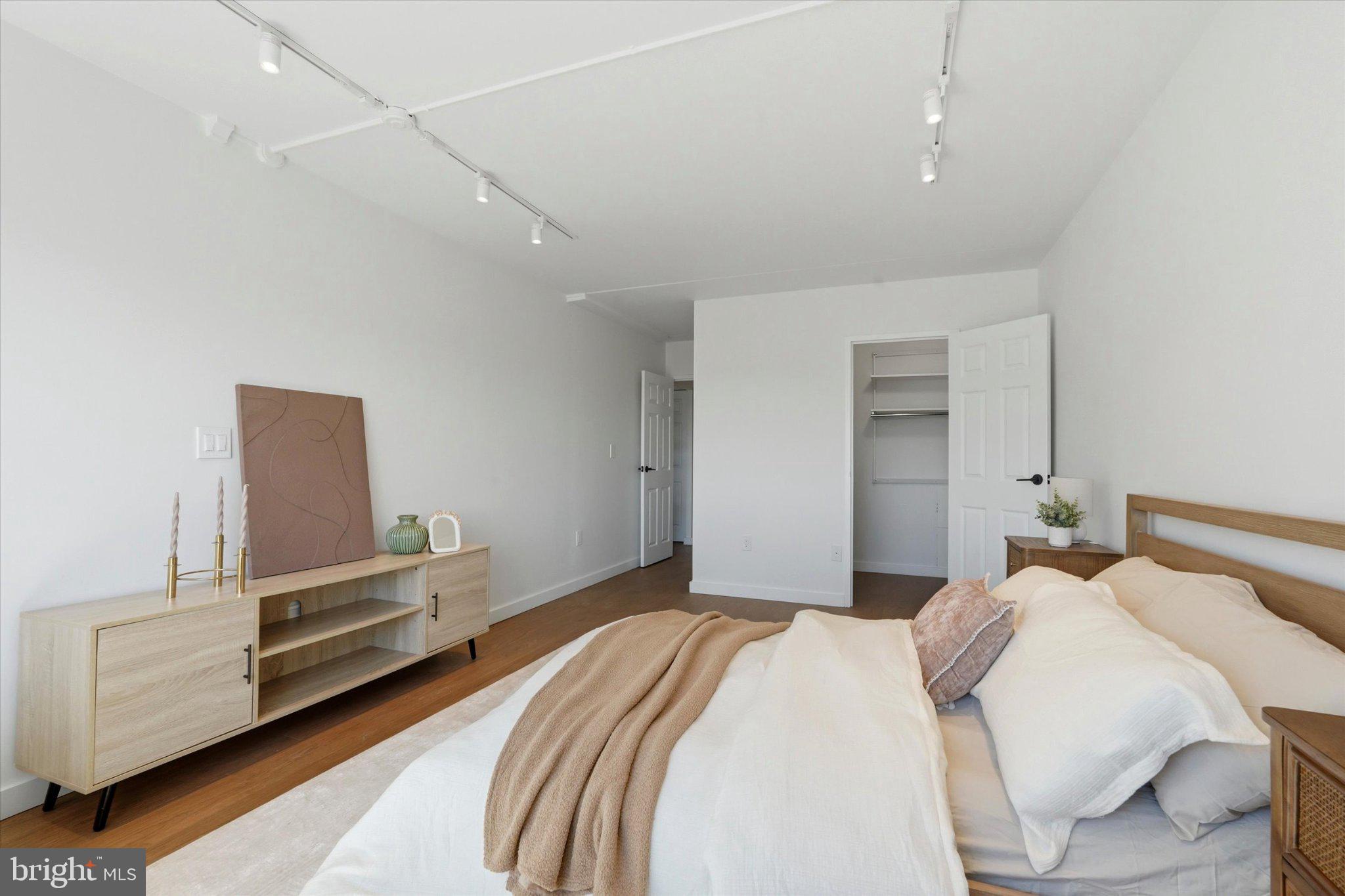 SOCIETY HILL - Residential