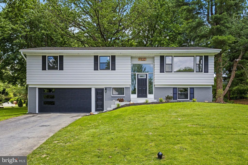 Photo of 1833 Amity Drive, Lancaster, PA 17601 (MLS # PALA2052234)