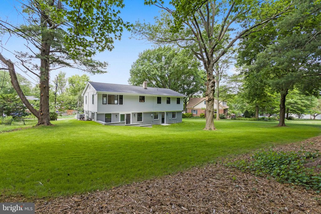 Photo of 1833 Amity Drive, Lancaster, PA 17601 (MLS # PALA2052234)