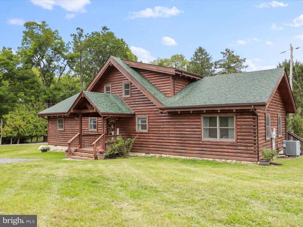 Photo of 378 Panhandle Road, BENTONVILLE, VA 22610 (MLS # VAWR2012184)