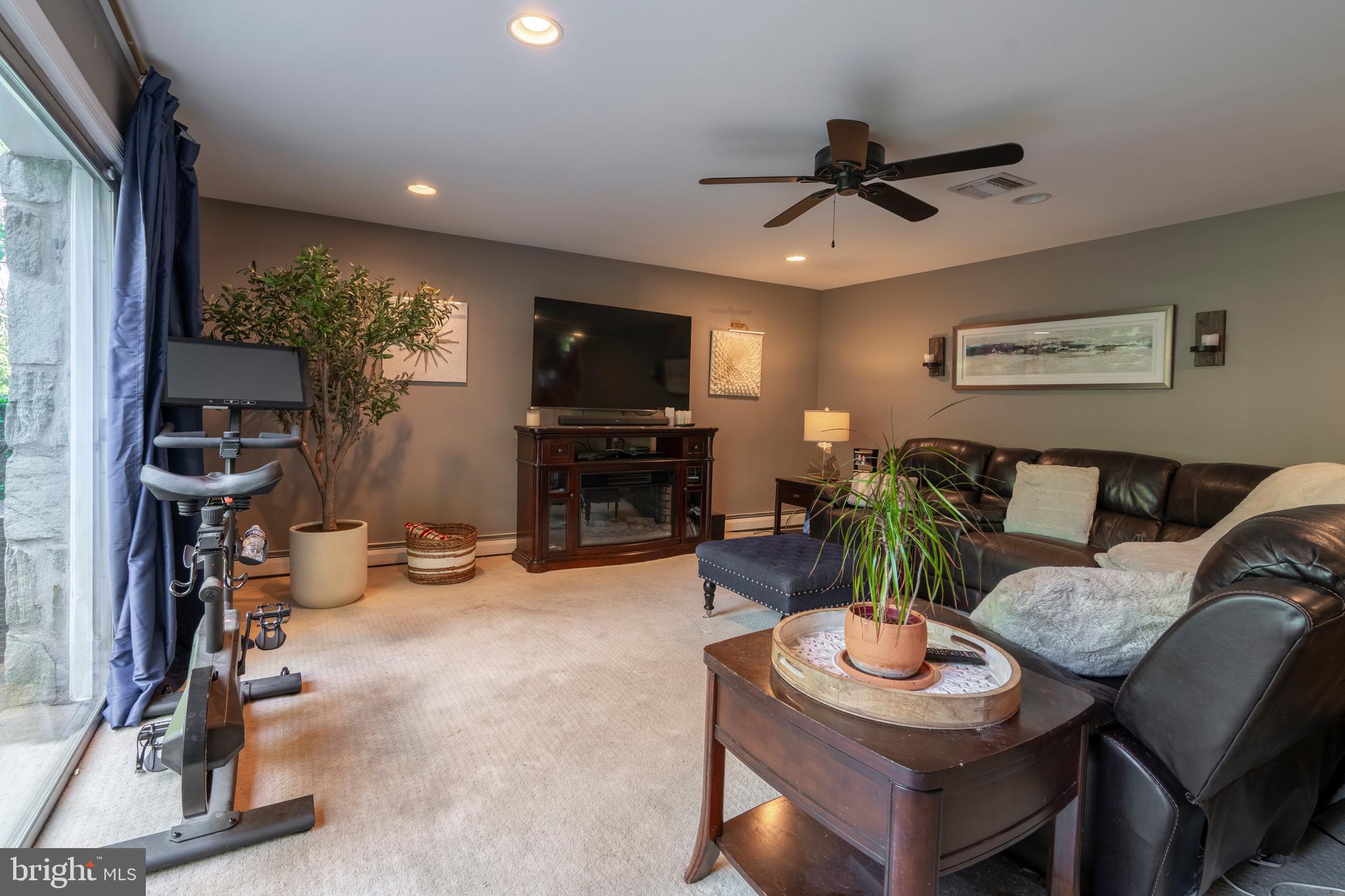 HIDEAWAY HILLS - Residential