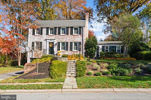 Photo of 5907 Woodacres Drive, BETHESDA, MD 20816 (MLS # MDMC2207378)