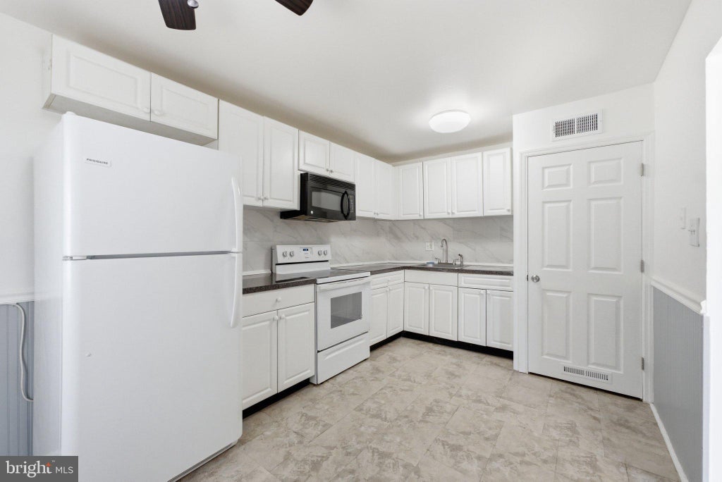Photo of 1117 Kaye Court, BURLINGTON, NJ 08016 (MLS # NJBL2120530)