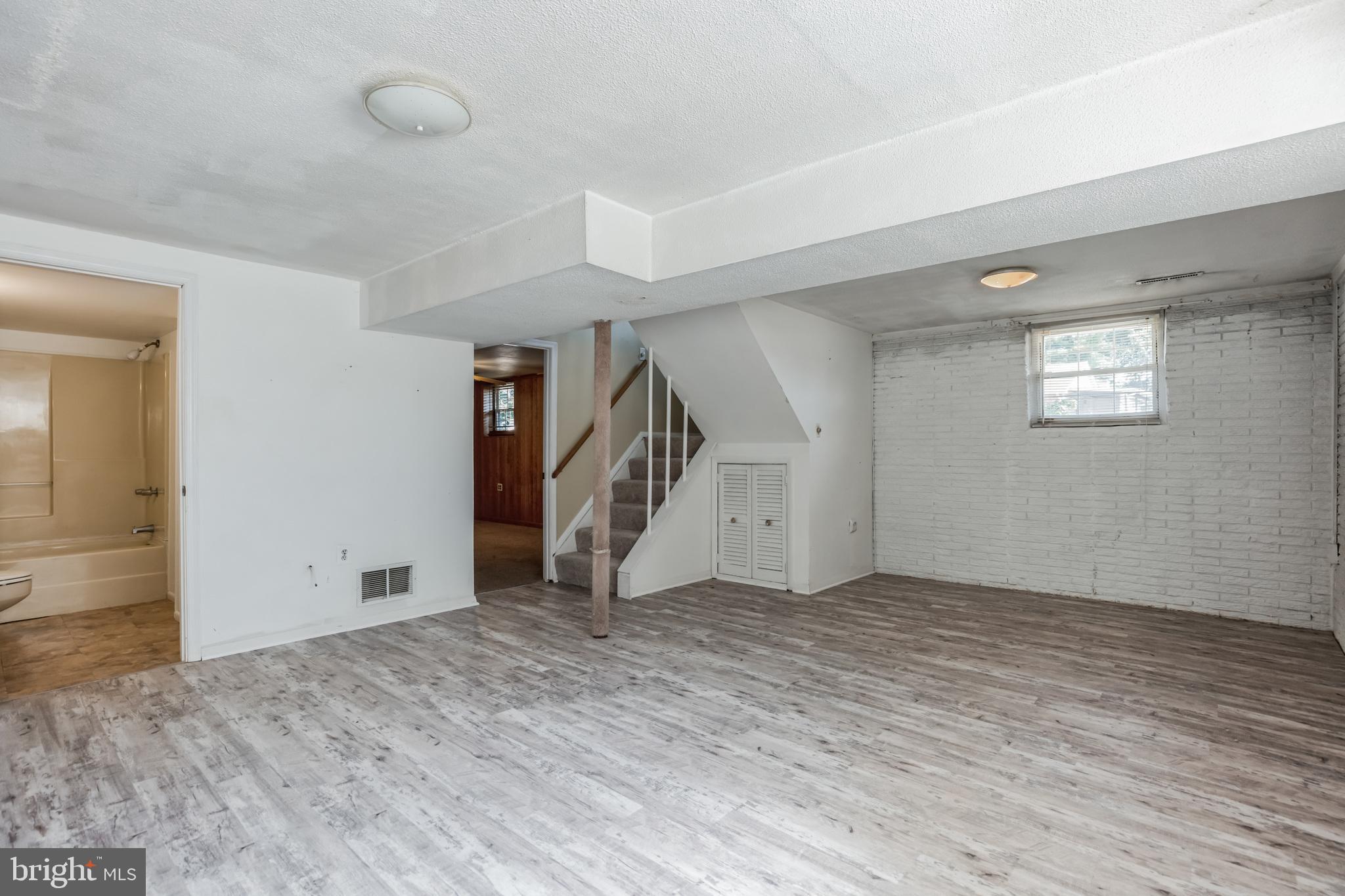 VALLEYWOOD - Residential