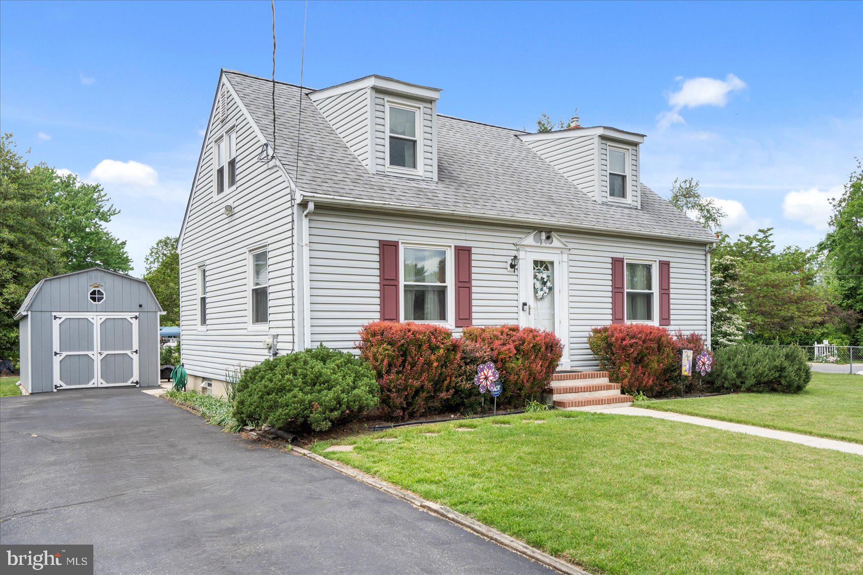 404 HOLLY ROAD