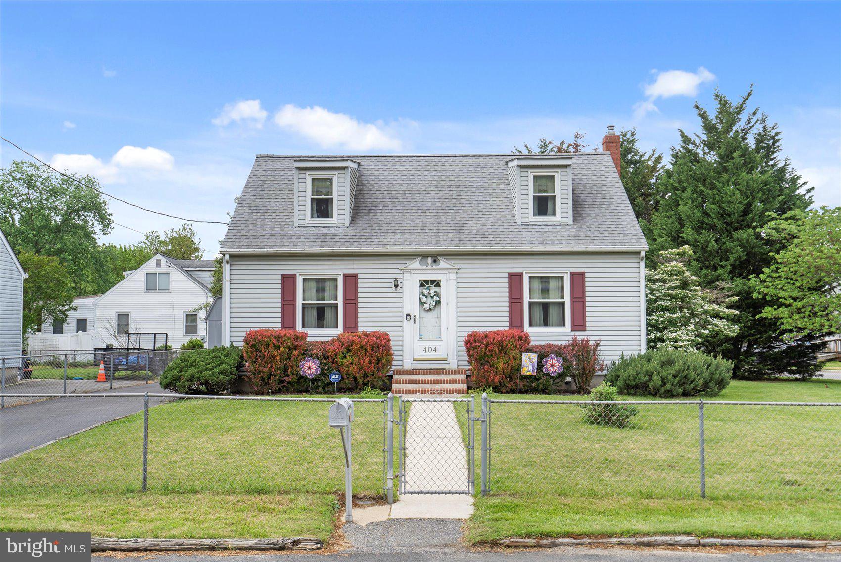 404 HOLLY ROAD