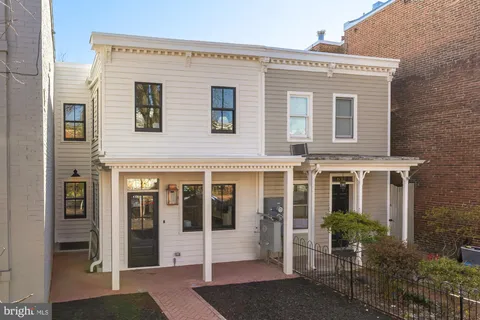 639 A Street SE, Washington, DC 20003 - MLS#: DCDC2174506