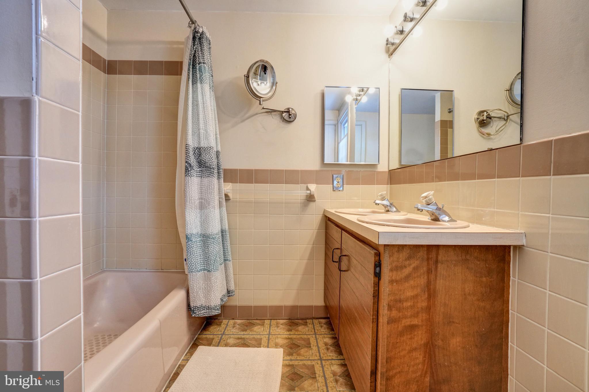 MEADOWS AT VALLEYFRG - Residential