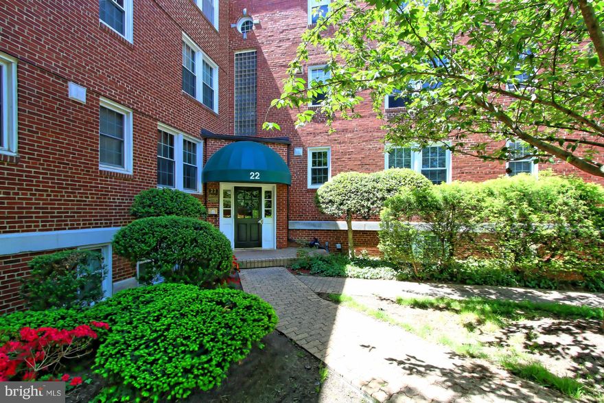 Bright and Airy 2 bedroom, 1 bath Condo located at the Arbors of Arlington! Solid brick constructions and a charming landscaped courtyard-style! Welcoming foyer with arched walk-through, perfect for a separate for a foyer! Light filed living room with plush carpet, updated windows with warm & neutral color palette! Corian counter tops! 42' cabinetry, Updated bath w/granite & spa toned tile, & more