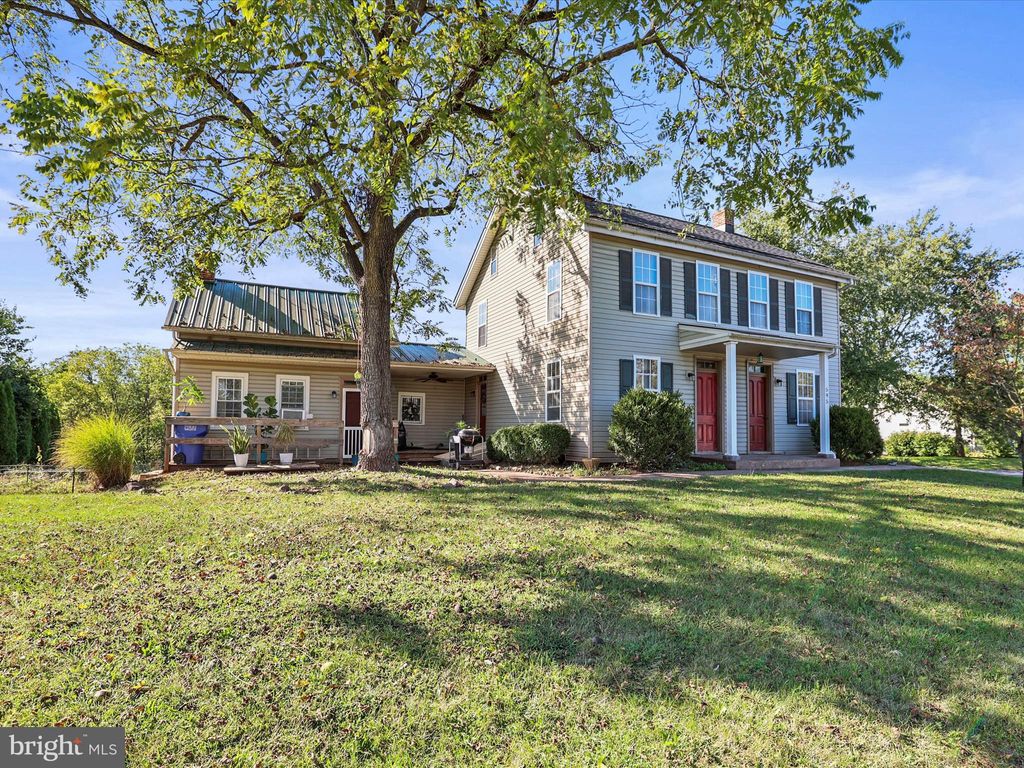 Photo of 595 Locust Point Road, YORK, PA 17406 (MLS # PAYK2091152)