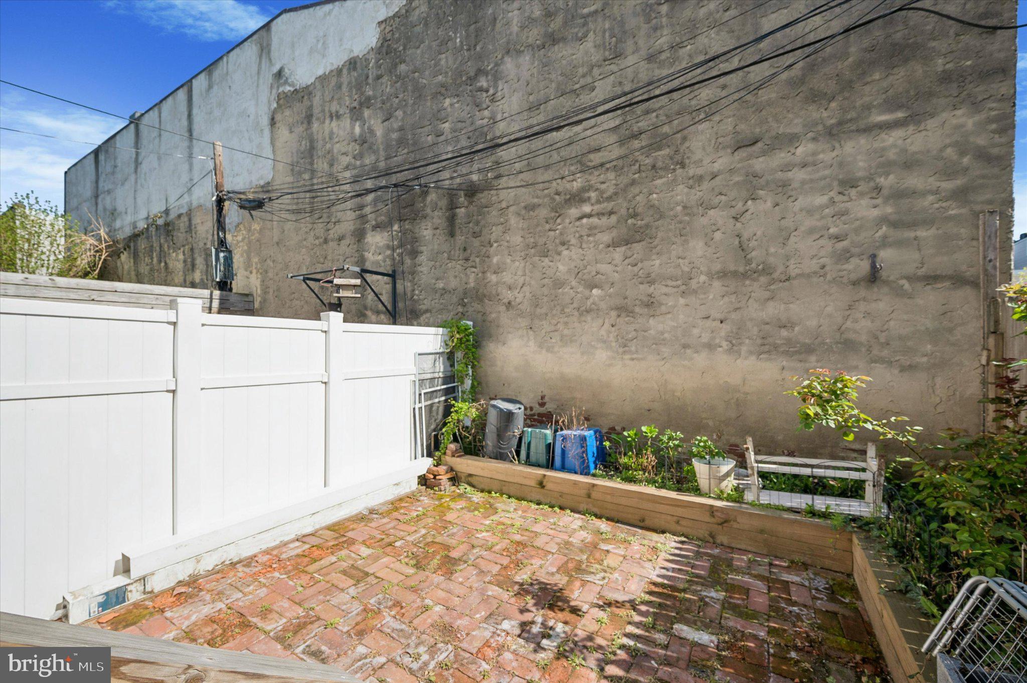 718 E THOMPSON STREET