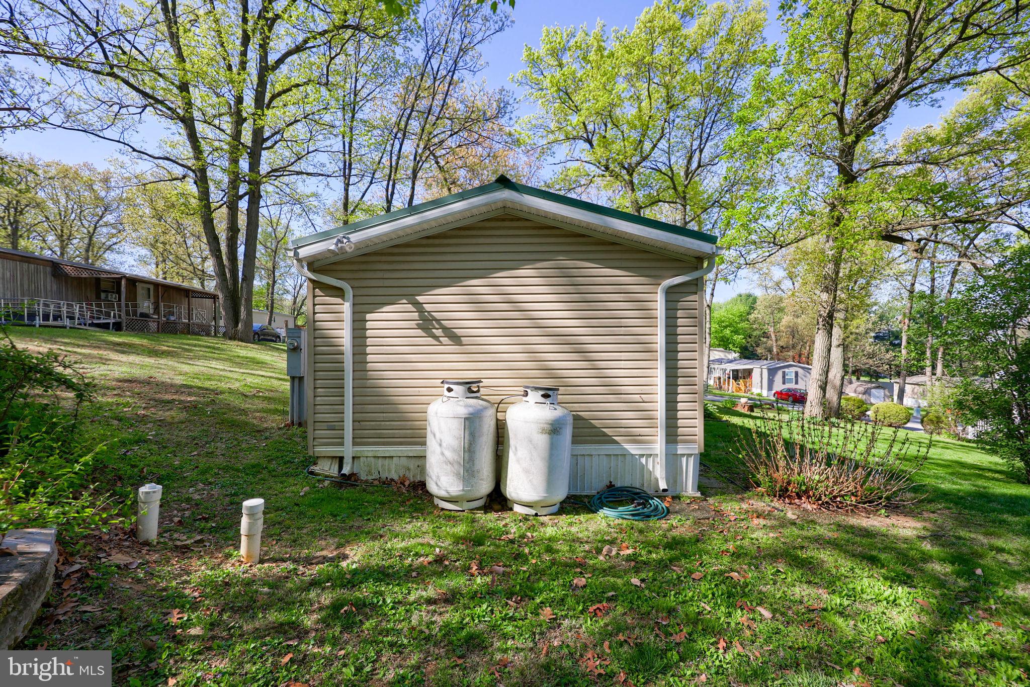RESTLESS OAKS VILLAGE MHP - Residential