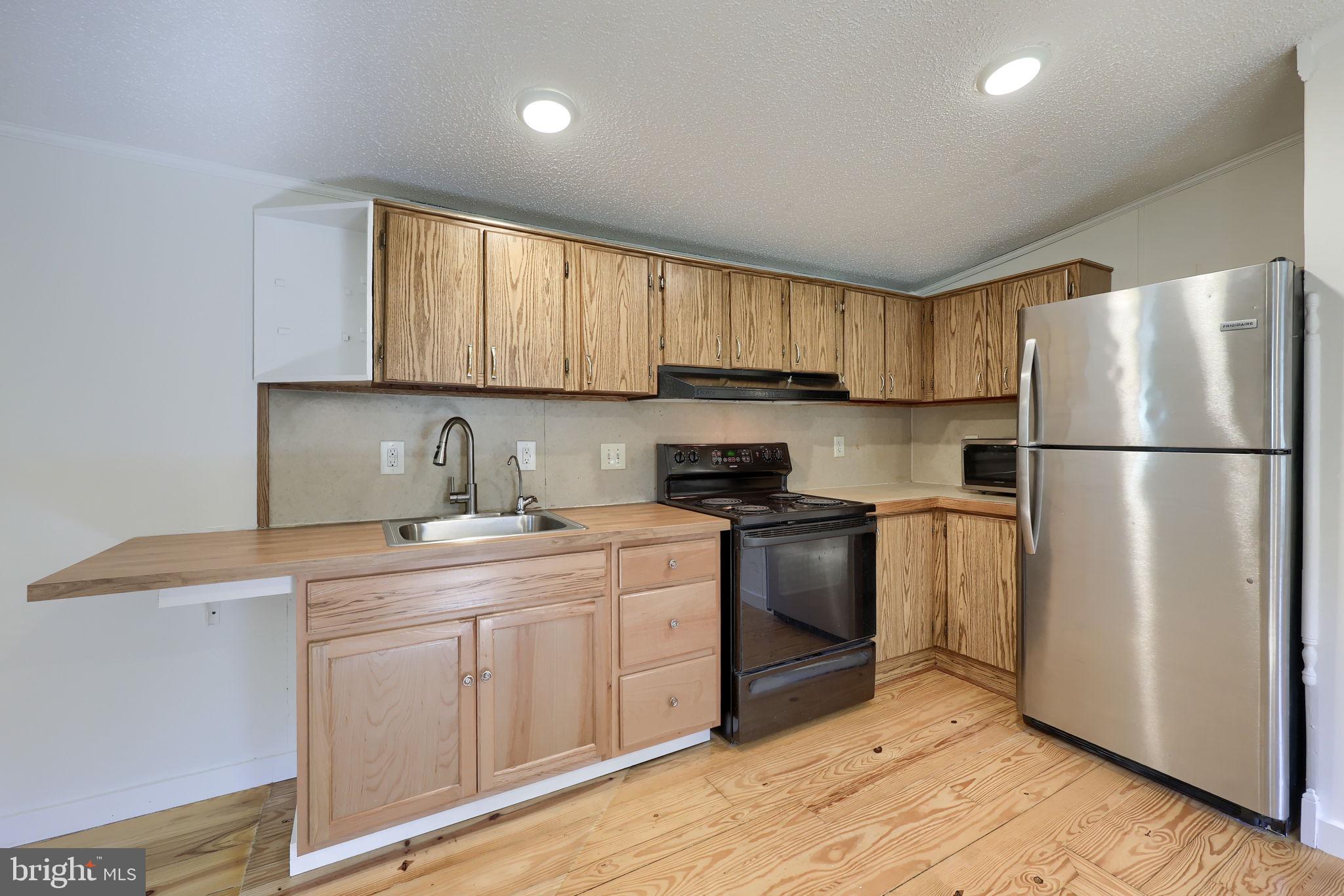 RESTLESS OAKS VILLAGE MHP - Residential