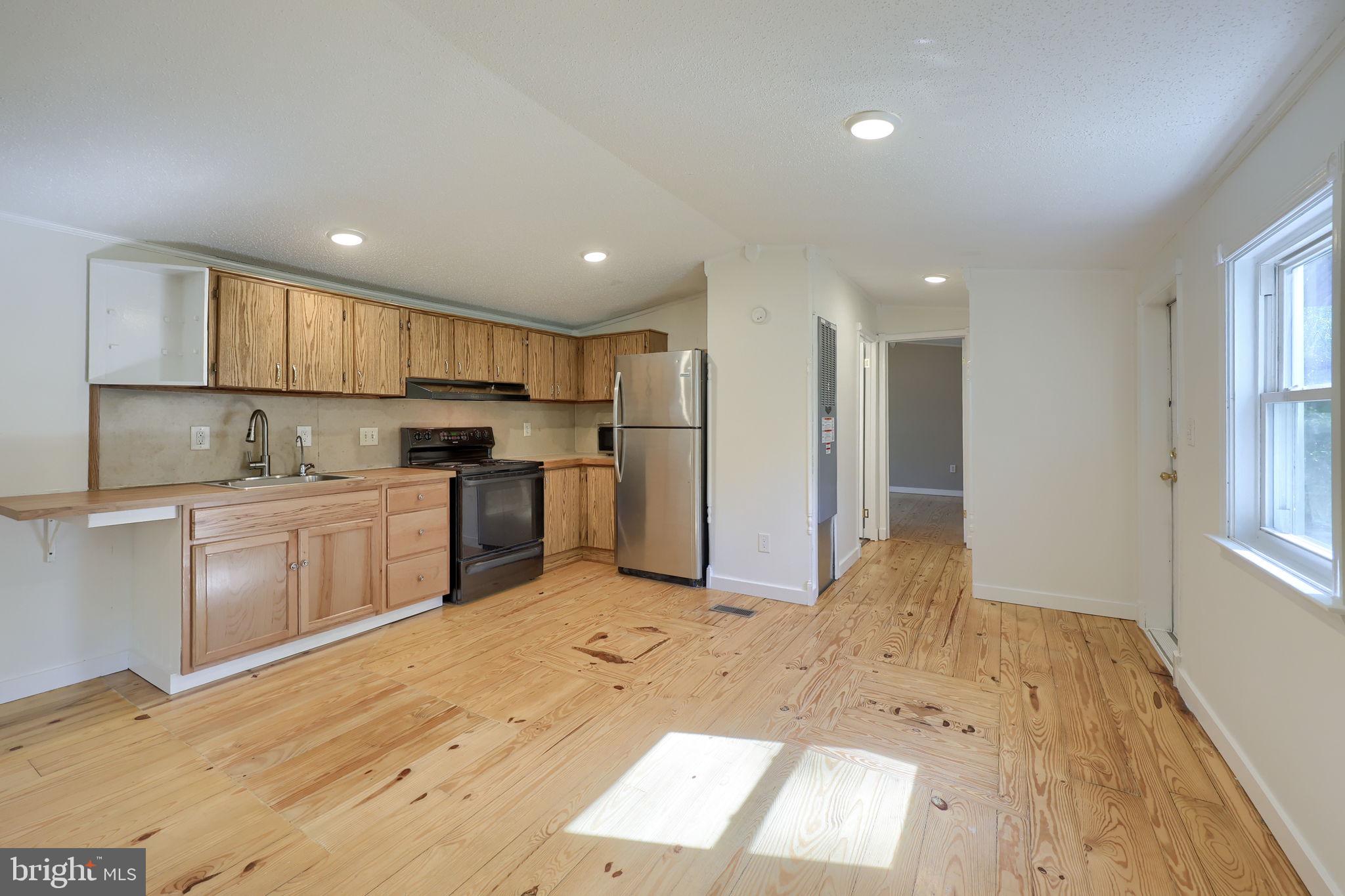 RESTLESS OAKS VILLAGE MHP - Residential