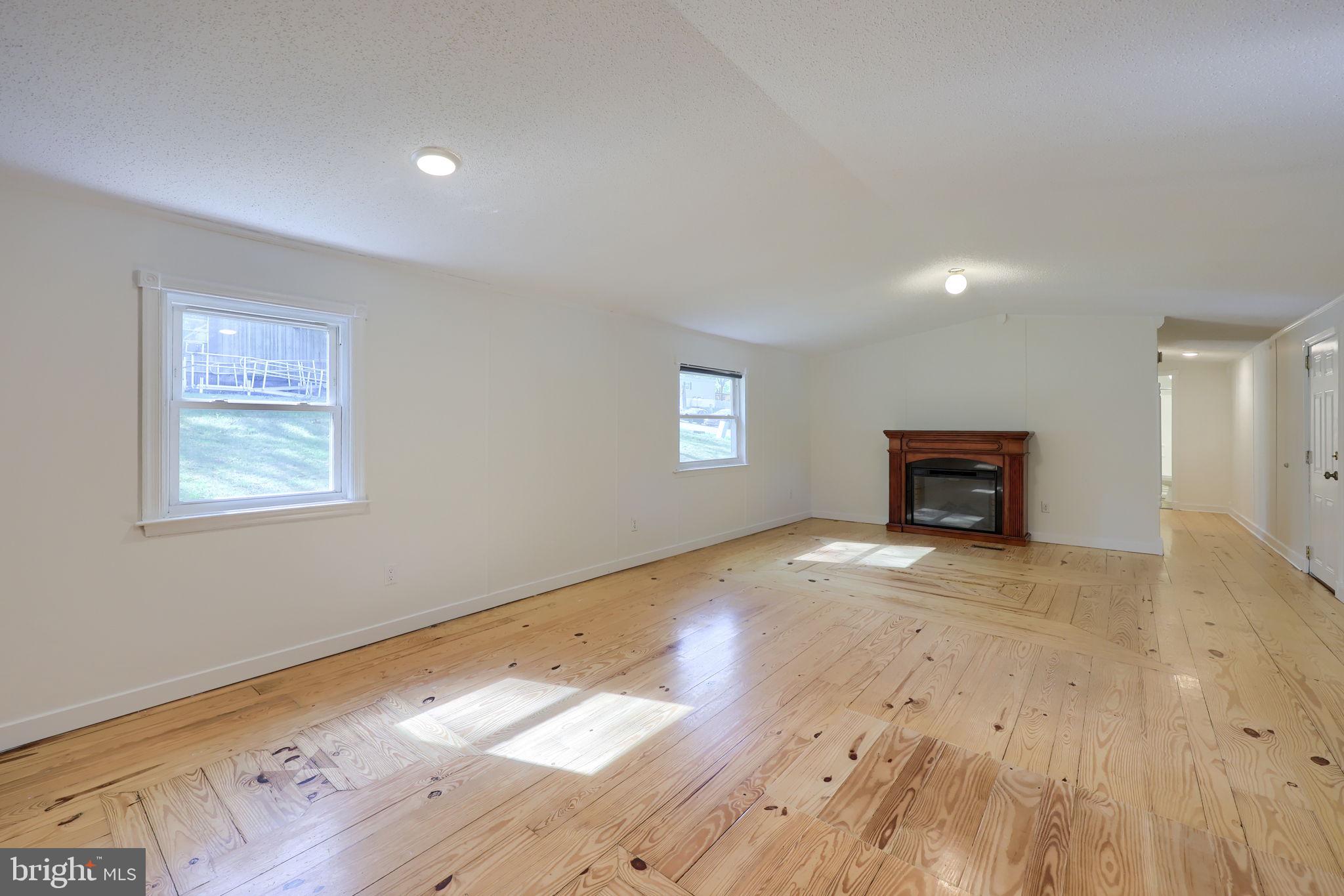 RESTLESS OAKS VILLAGE MHP - Residential