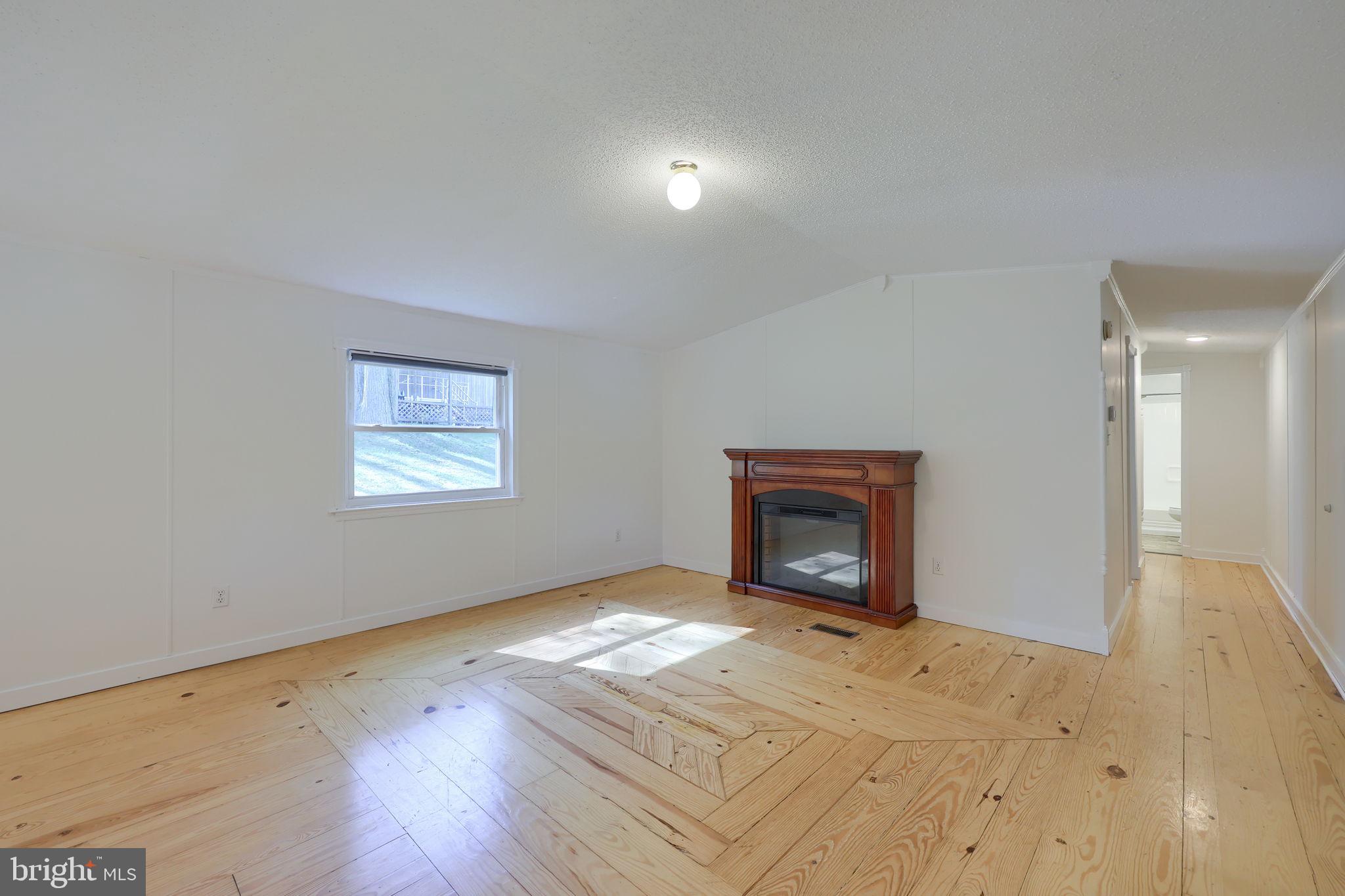 RESTLESS OAKS VILLAGE MHP - Residential