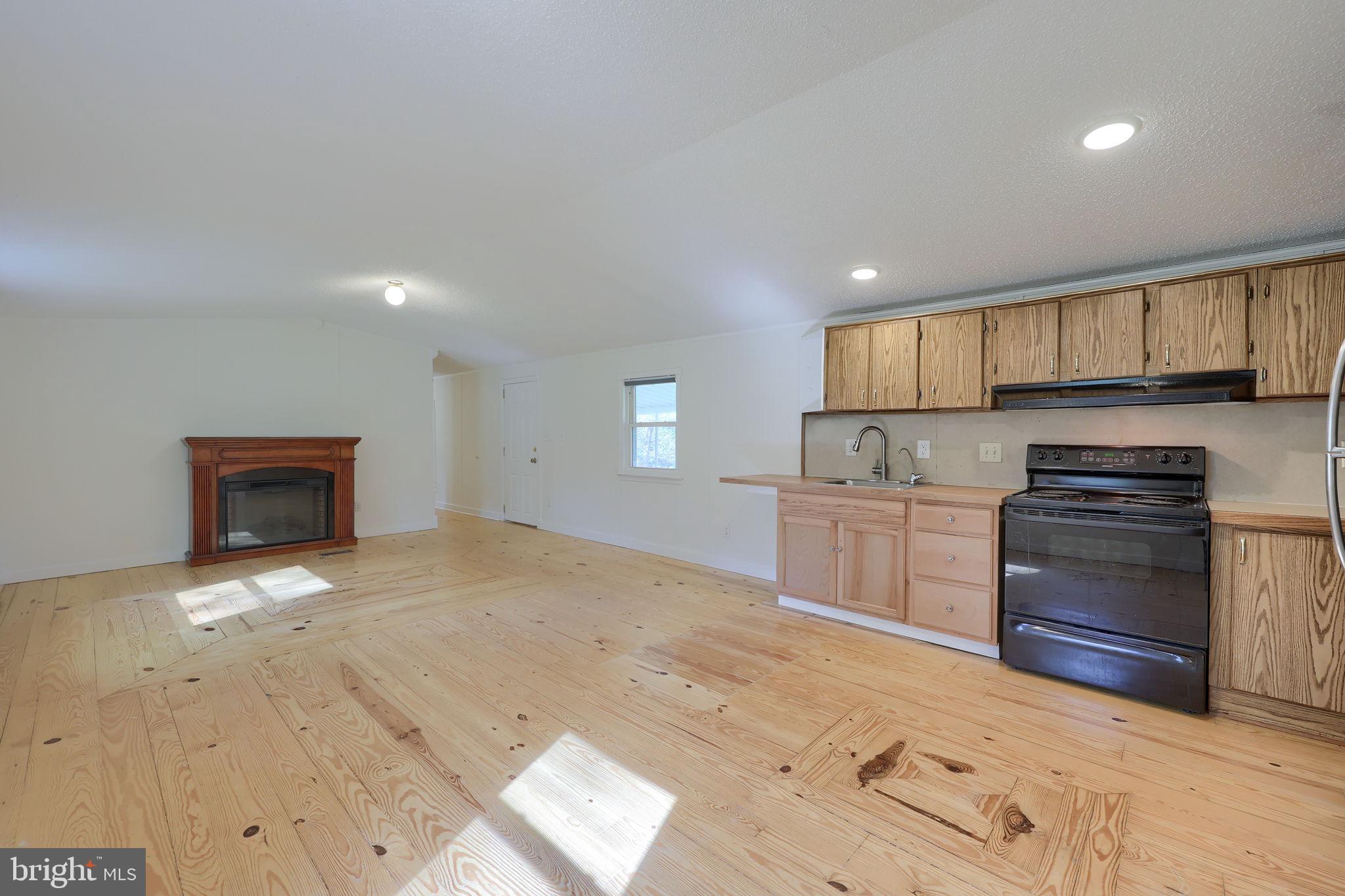 RESTLESS OAKS VILLAGE MHP - Residential
