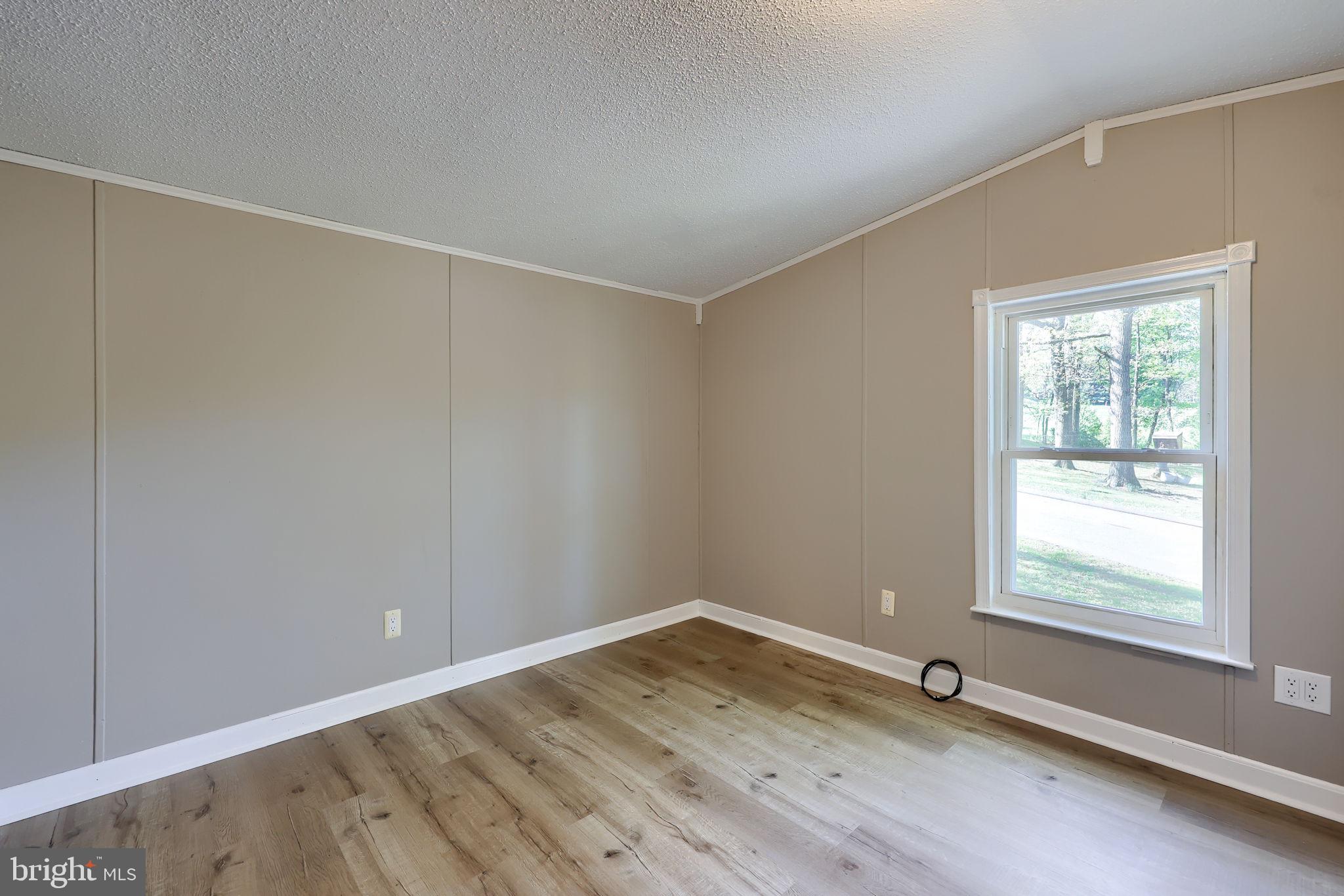 RESTLESS OAKS VILLAGE MHP - Residential