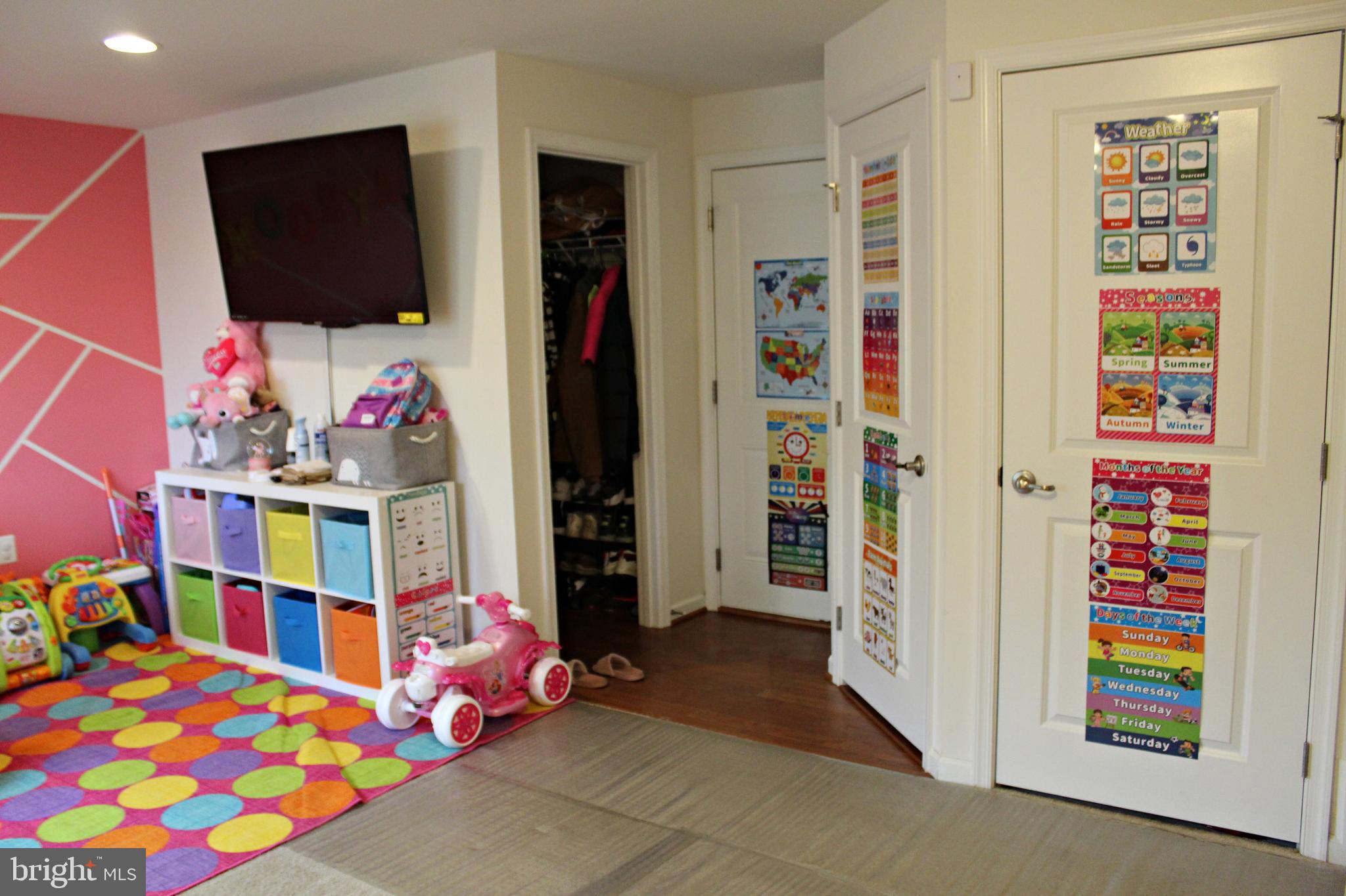 GOVERNORS ROW - Residential