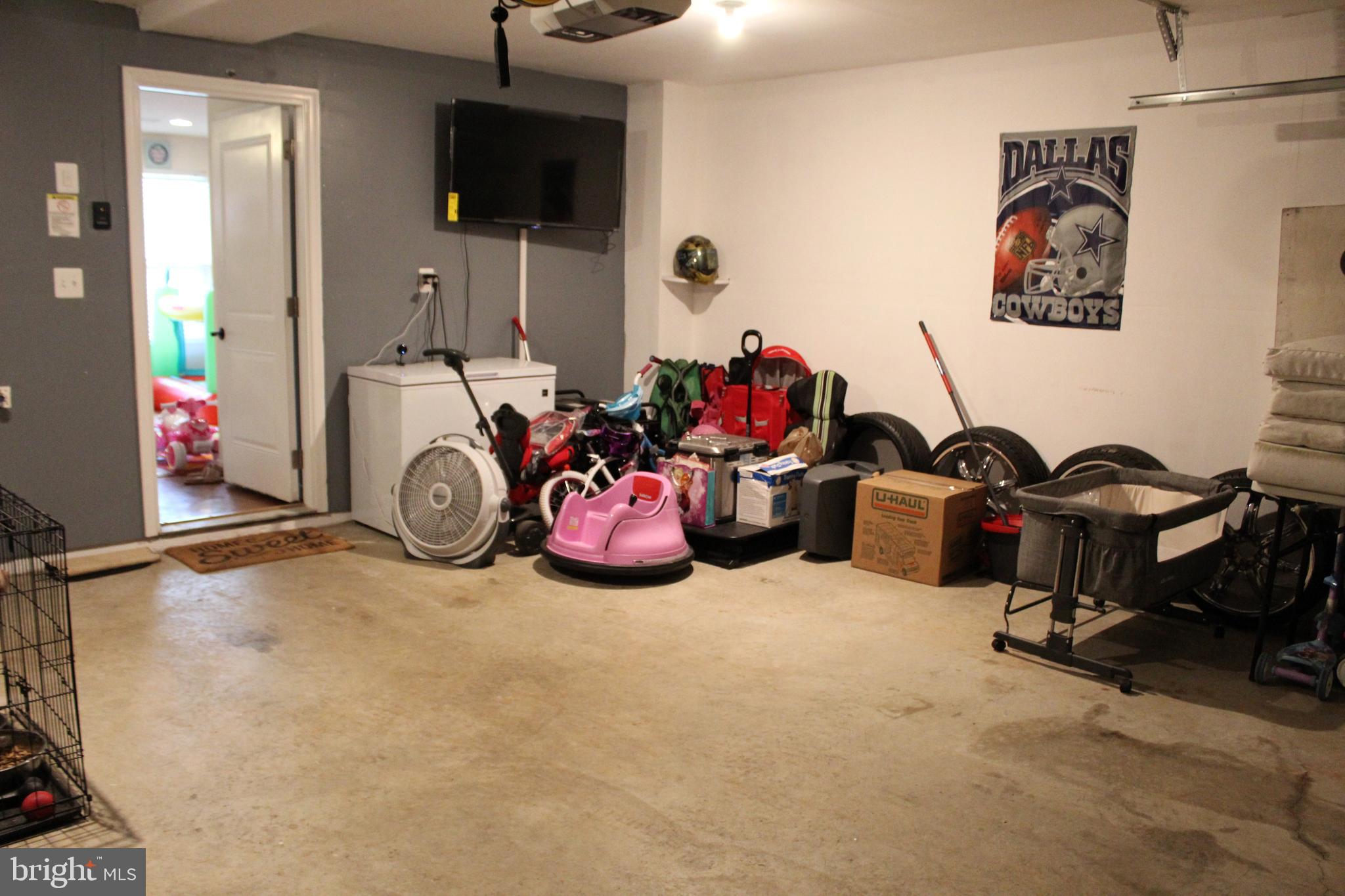 GOVERNORS ROW - Residential