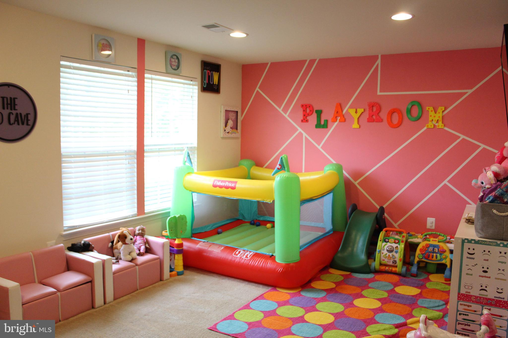 GOVERNORS ROW - Residential