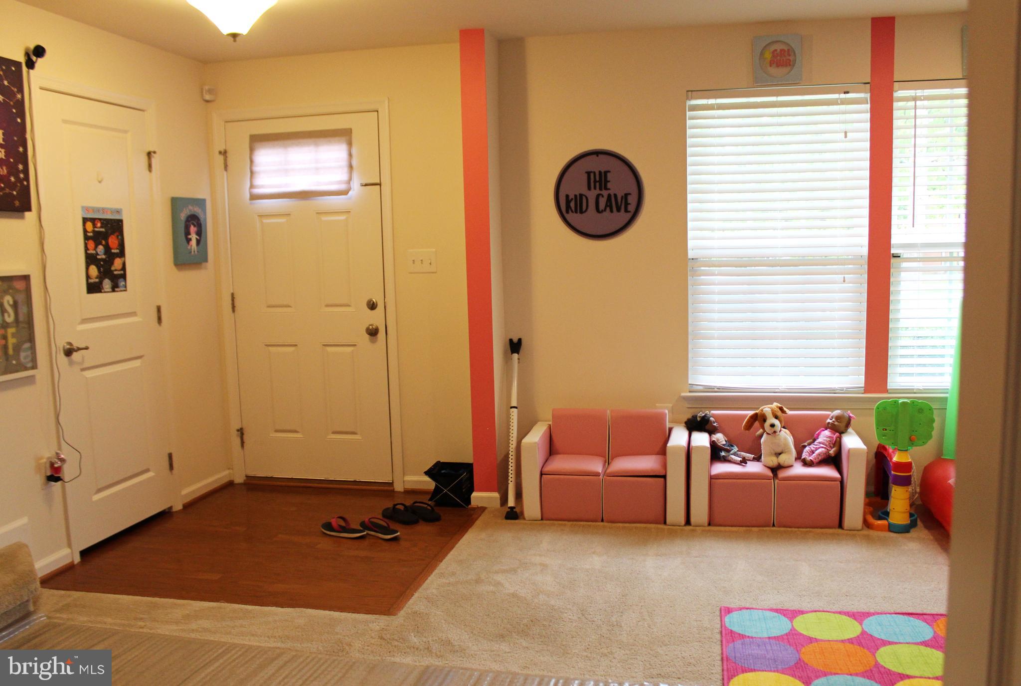 GOVERNORS ROW - Residential