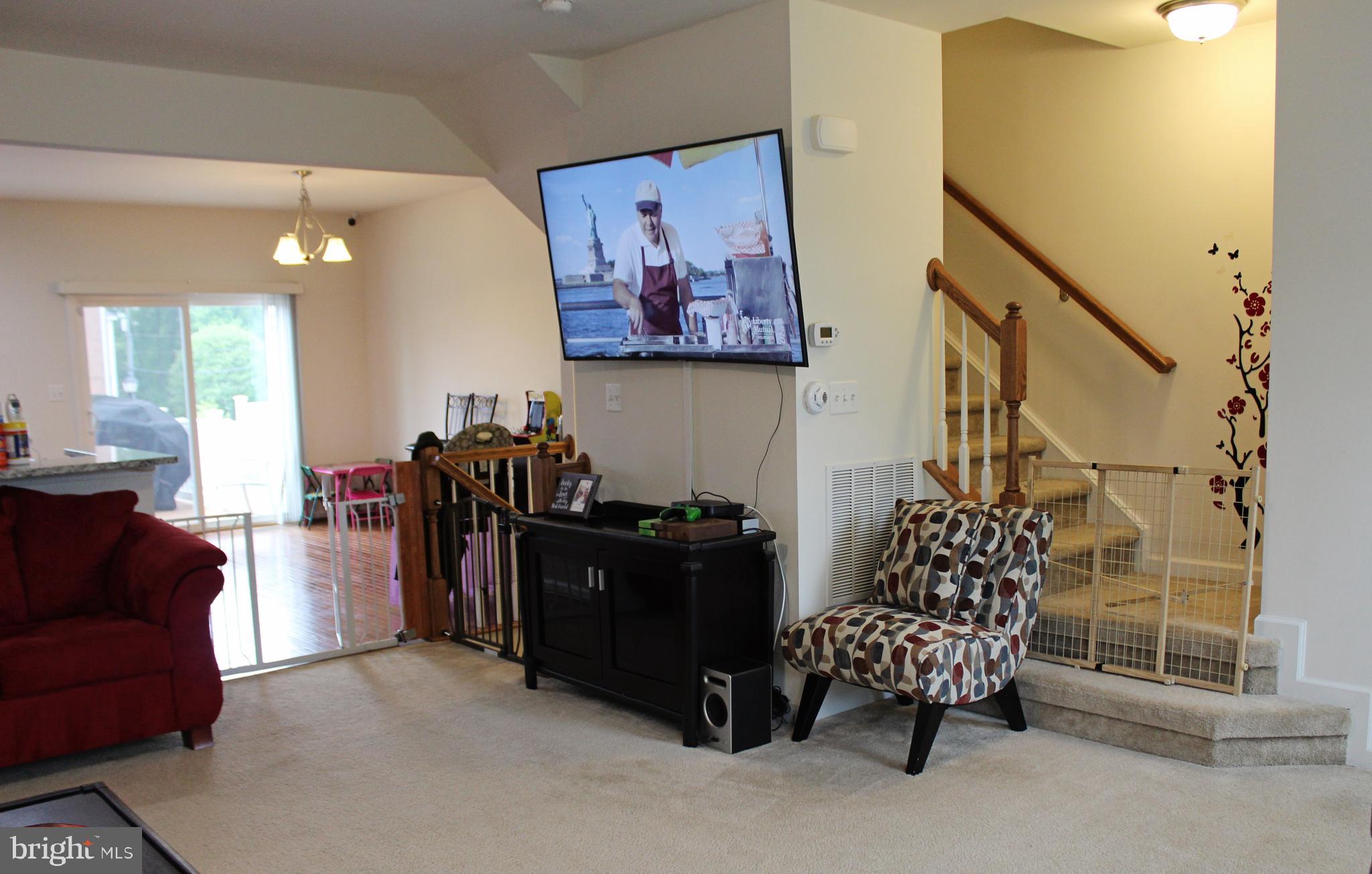 GOVERNORS ROW - Residential