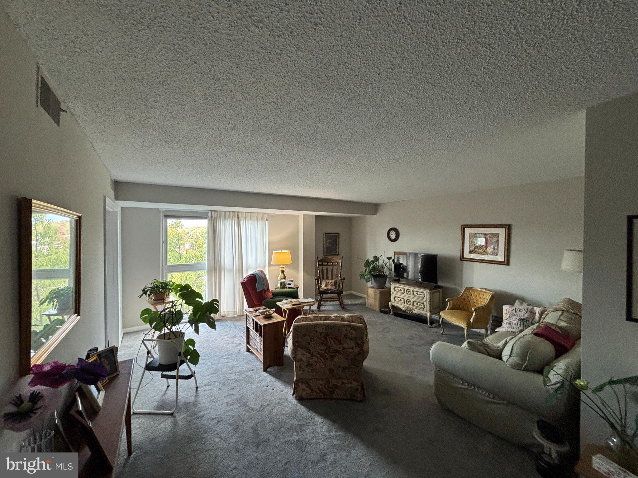 1040 DEER RIDGE DRIVE 402