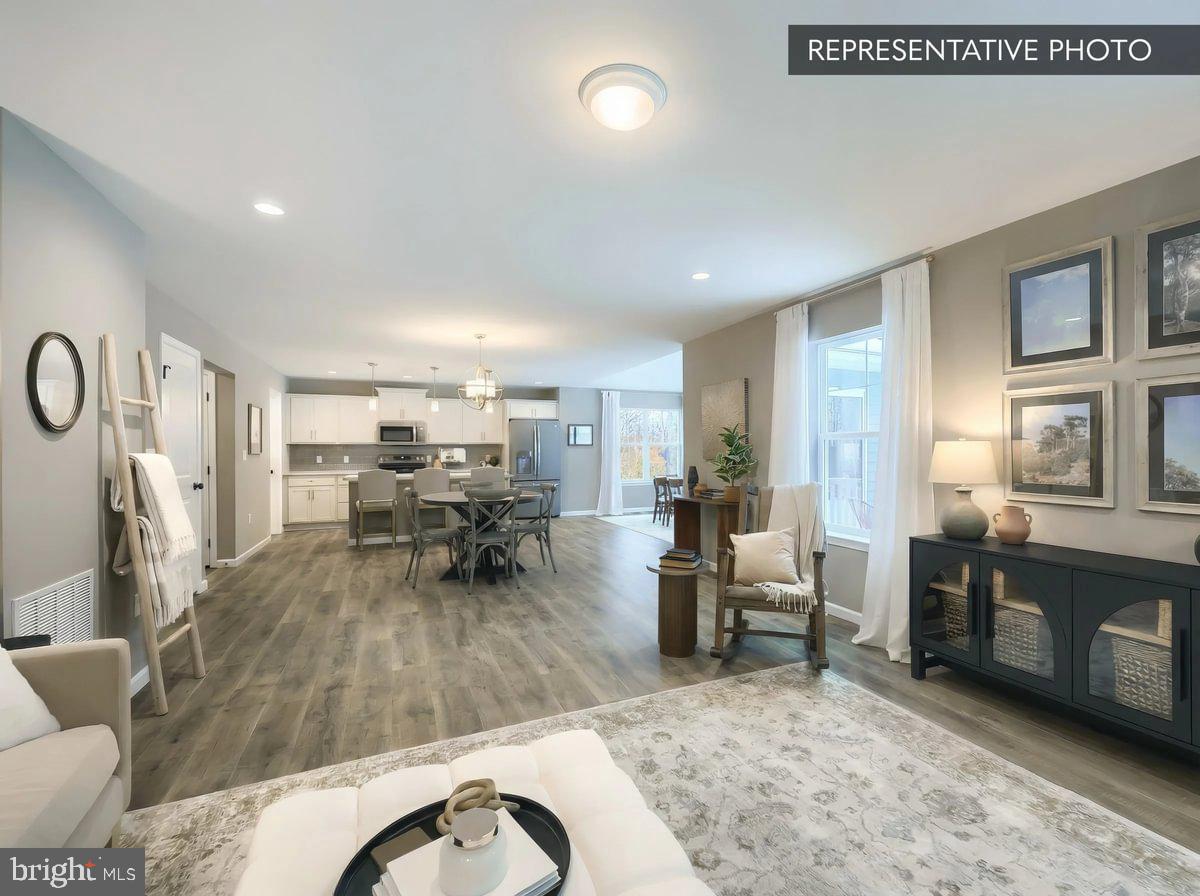 THE SEASONS - Residential