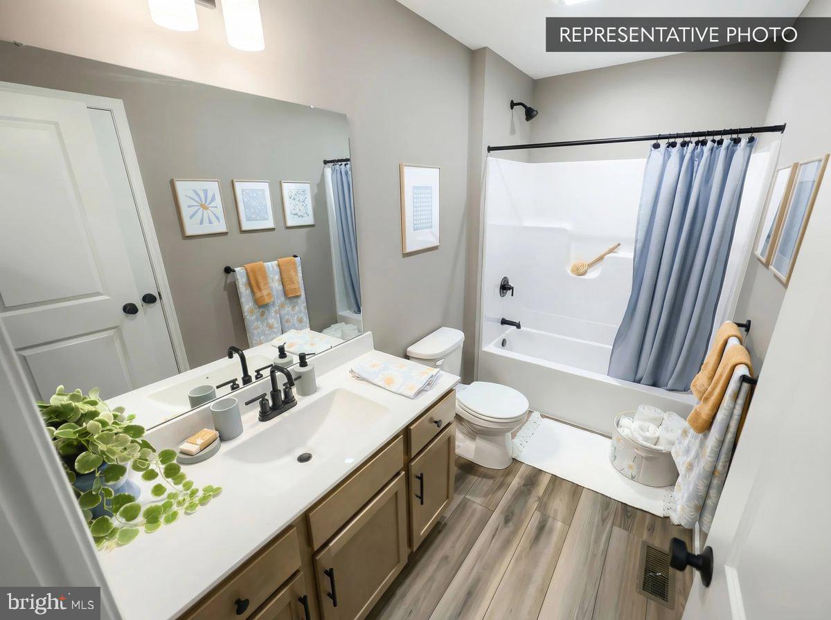 THE SEASONS - Residential